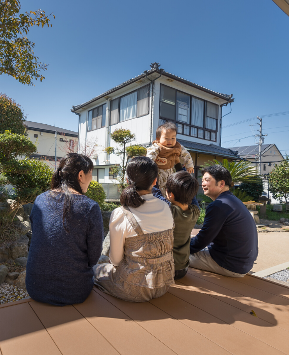 大栄ハウジング エクステリア 外構のプロ集団 愛媛県松山市 大栄ハウジングは 松山市堀江町にあるエクステリア や玄関周りの設計 施工を行うプロ集団です 毎日暮らす家だからこそ 家族みんなで楽しめるエクステリアでありたいもの 例えば 四季を楽しめる緑が植え